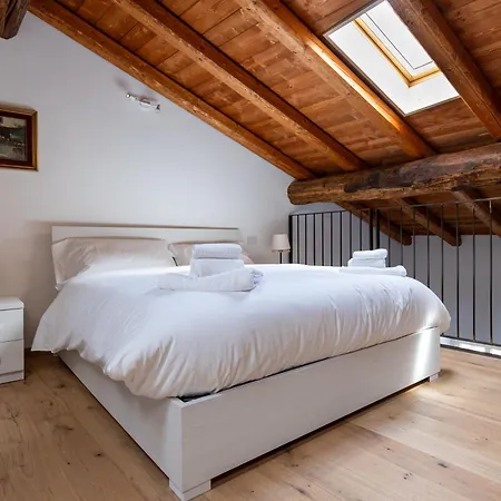 Апартаменты Piazza Del - Менаджо